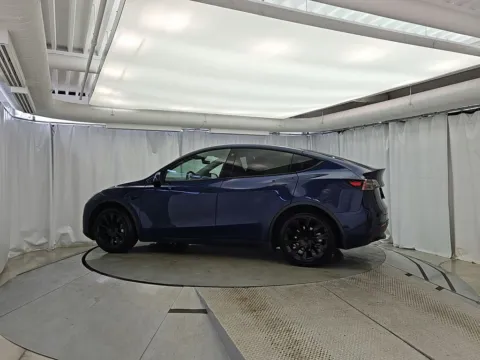 More photos of 2022 Tesla Model Y Long Range at CarWise Gurnee, IL