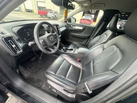 Another view of 2022 Volvo XC40 Momentum for sale in Gurnee, IL at CarWise Gurnee