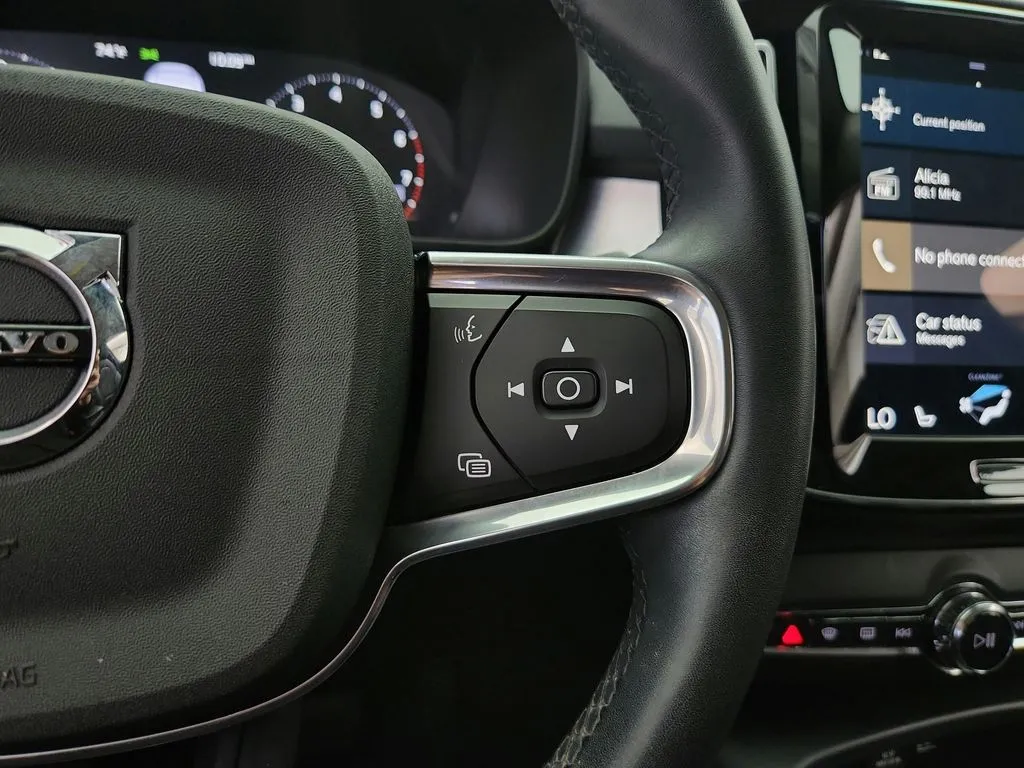 2022 Volvo XC40 Momentum - Photo 21