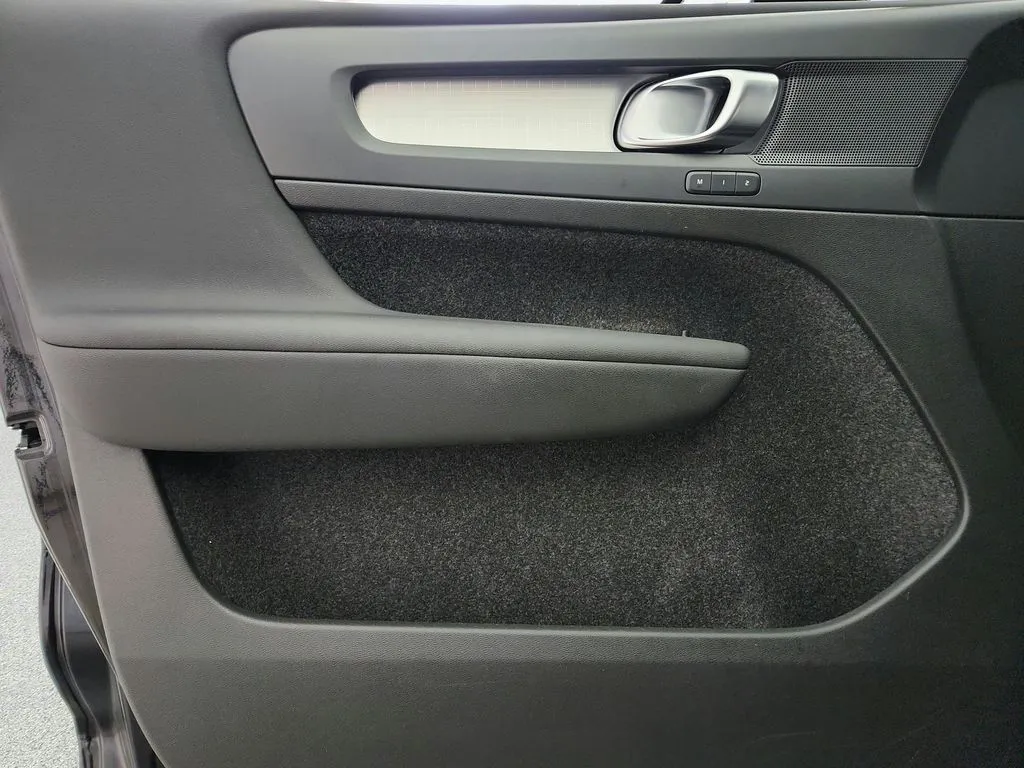 2022 Volvo XC40 Momentum - Photo 22