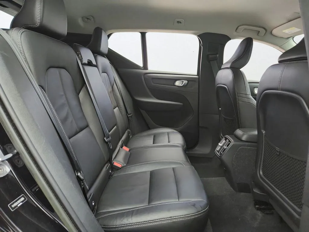 2022 Volvo XC40 Momentum - Photo 29