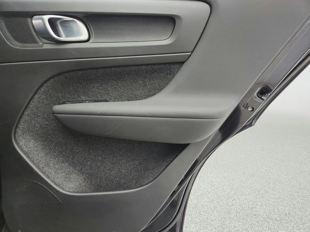 2022 Volvo XC40 Momentum - Photo 30