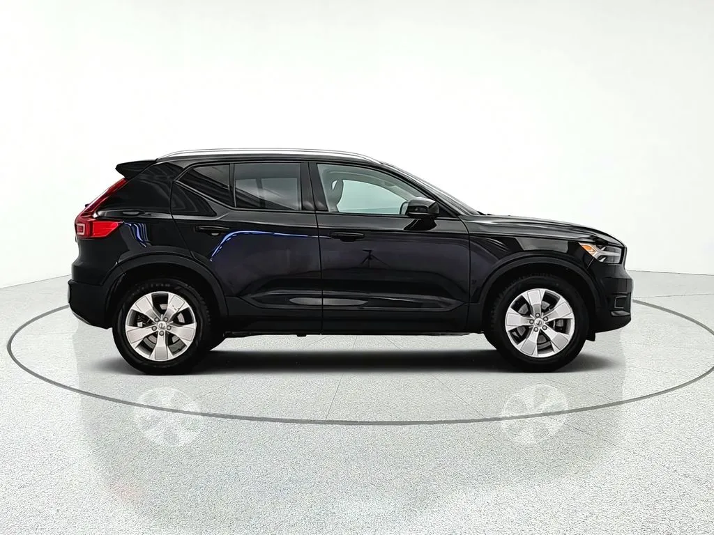2022 Volvo XC40 Momentum - Photo 7