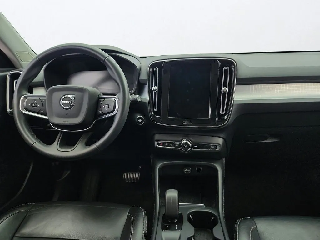 2022 Volvo XC40 Momentum - Photo 24