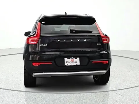 More photos of 2022 Volvo XC40 Momentum at CarWise Gurnee, IL