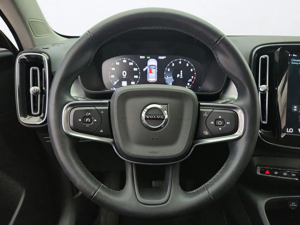 2022 Volvo XC40 Momentum - Photo 13