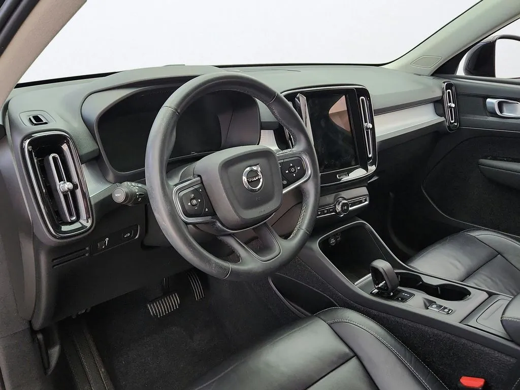 2022 Volvo XC40 Momentum - Photo 9