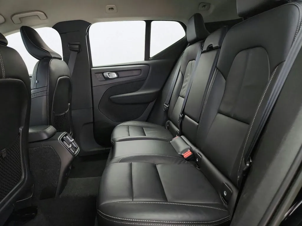 2022 Volvo XC40 Momentum - Photo 23