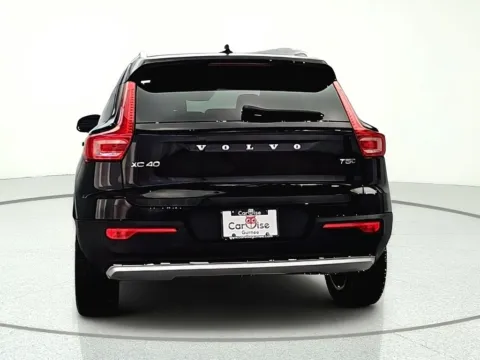 More photos of 2022 Volvo XC40 Momentum at CarWise Gurnee, IL