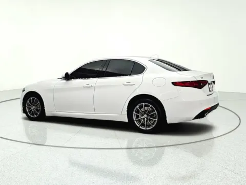 More photos of 2019 Alfa Romeo Giulia at CarWise Gurnee, IL
