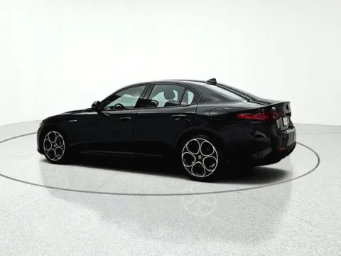 More photos of 2023 Alfa Romeo Giulia Veloce at CarWise Gurnee, IL