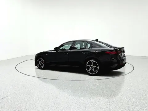 More photos of 2023 Alfa Romeo Giulia Veloce at CarWise Gurnee, IL