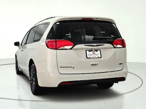 More photos of 2020 Chrysler Pacifica Launch Edition at CarWise Gurnee, IL