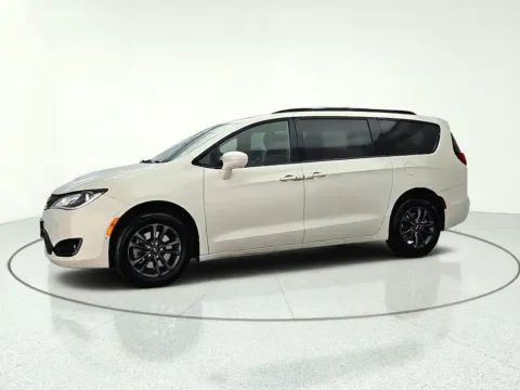 Another view of 2020 Chrysler Pacifica Launch Edition for sale in Gurnee, IL at CarWise Gurnee