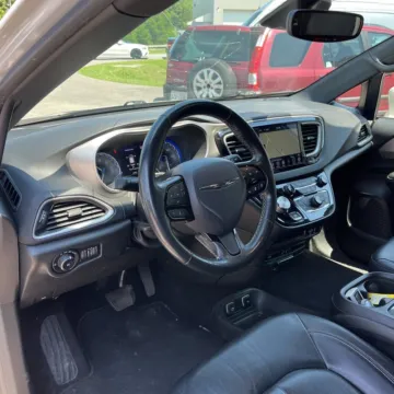 Another view of 2020 Chrysler Pacifica Launch Edition for sale in Gurnee, IL at CarWise Gurnee