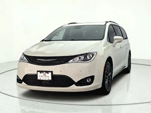 Photos of 2020 Chrysler Pacifica Launch Edition for sale in Gurnee, IL at CarWise Gurnee