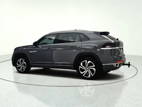 More photos of 2022 Volkswagen Atlas Cross Sport 3.6L V6 SEL Premium R-Line at CarWise Gurnee, IL