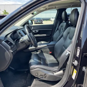 Another view of 2020 Volvo XC90 T6 Momentum for sale in Gurnee, IL at CarWise Gurnee