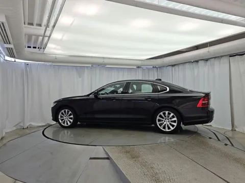 More photos of 2017 Volvo S90 T6 Momentum at CarWise Gurnee, IL