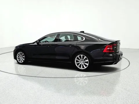 More photos of 2017 Volvo S90 T6 Momentum at CarWise Gurnee, IL