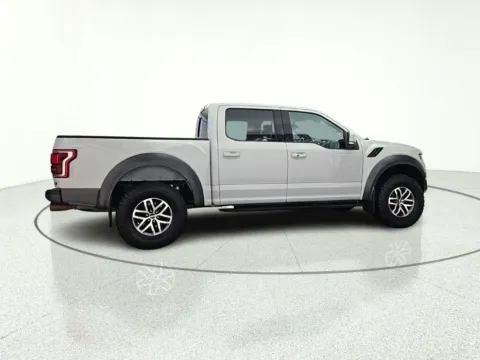 More photos of 2017 Ford F-150 Raptor at CarWise Gurnee, IL