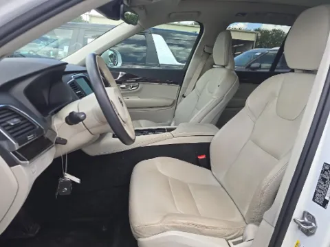Another view of 2019 Volvo XC90 T6 Momentum for sale in Gurnee, IL at CarWise Gurnee