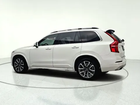 More photos of 2019 Volvo XC90 T6 Momentum at CarWise Gurnee, IL