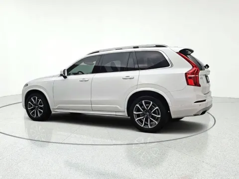 More photos of 2019 Volvo XC90 T6 Momentum at CarWise Gurnee, IL