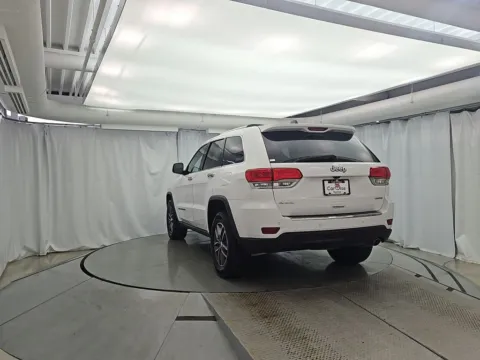 More photos of 2017 Jeep Grand Cherokee Limited at CarWise Gurnee, IL