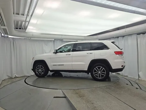 More photos of 2017 Jeep Grand Cherokee Limited at CarWise Gurnee, IL