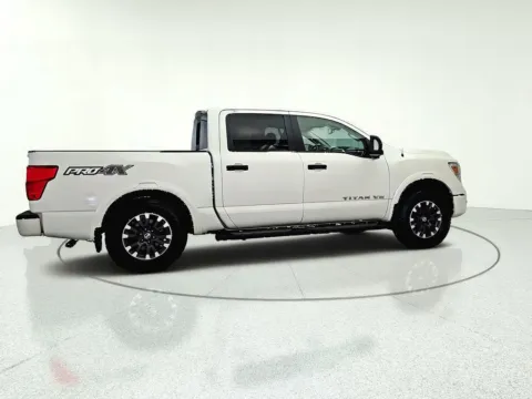 More photos of 2018 Nissan Titan PRO-4X at CarWise Gurnee, IL