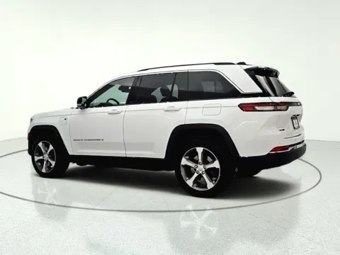 More photos of 2023 Jeep Grand Cherokee 4xe at CarWise Gurnee, IL