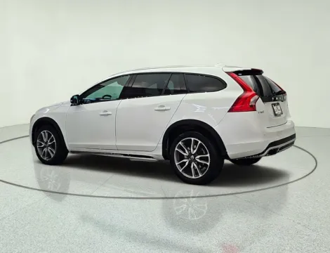 More photos of 2018 Volvo V60 Cross Country T5 at CarWise Gurnee, IL