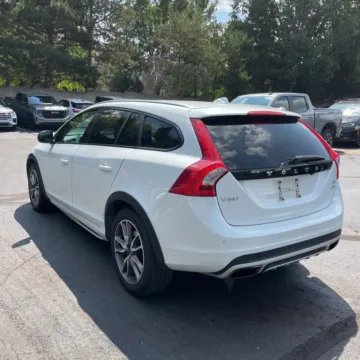 Photos of 2018 Volvo V60 Cross Country T5 for sale in Gurnee, IL at CarWise Gurnee