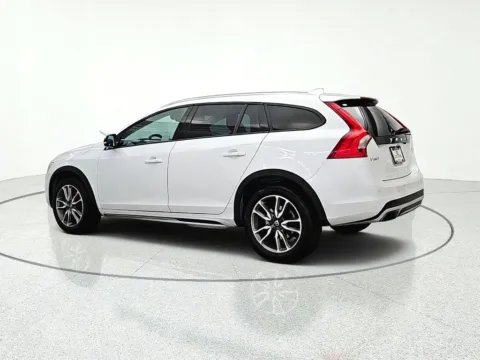 More photos of 2018 Volvo V60 Cross Country T5 at CarWise Gurnee, IL