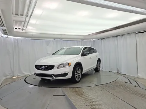Photos of 2018 Volvo V60 Cross Country T5 for sale in Gurnee, IL at CarWise Gurnee