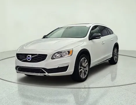 Photos of 2018 Volvo V60 Cross Country T5 for sale in Gurnee, IL at CarWise Gurnee