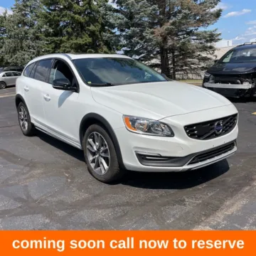 White 2018 Volvo V60 Cross Country T5 for sale in Gurnee, IL