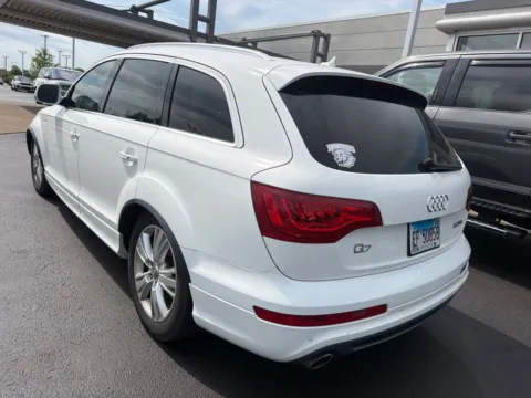 Photos of 2011 Audi Q7 3.0 TDI Premium for sale in Gurnee, IL at CarWise Gurnee