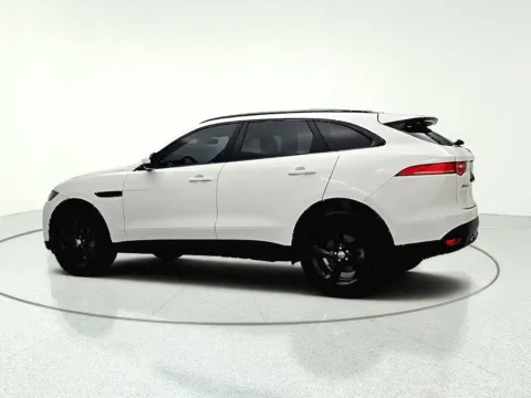 More photos of 2020 Jaguar F-PACE 25t Premium at CarWise Gurnee, IL