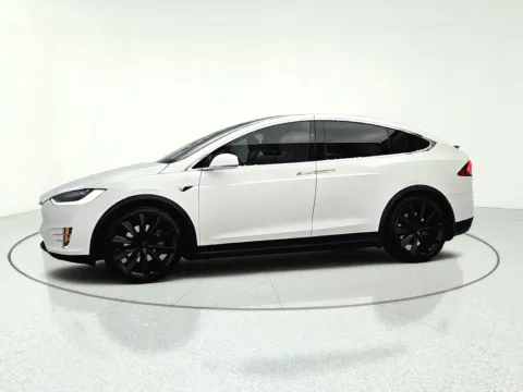 More photos of 2017 Tesla Model X 90D at CarWise Gurnee, IL
