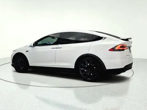 More photos of 2017 Tesla Model X 90D at CarWise Gurnee, IL