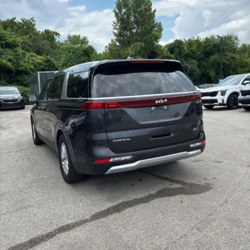 Photos of 2024 Kia Carnival LX for sale in Gurnee, IL at CarWise Gurnee