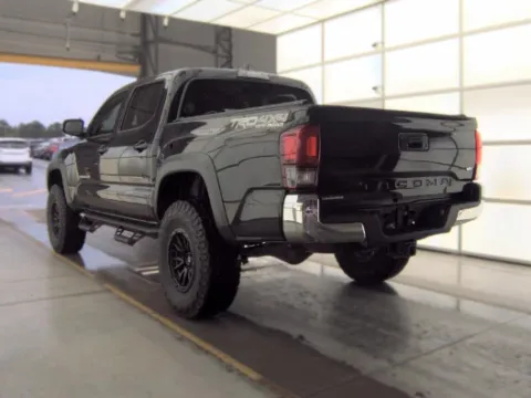 Photos of 2018 Toyota Tacoma TRD Off-Road for sale in Gurnee, IL at CarWise Gurnee