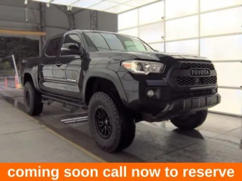 Black 2018 Toyota Tacoma TRD Off-Road for sale in Gurnee, IL