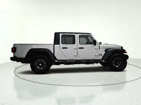 More photos of 2020 Jeep Gladiator Sport at CarWise Gurnee, IL