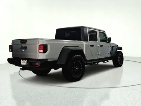 More photos of 2020 Jeep Gladiator Sport at CarWise Gurnee, IL