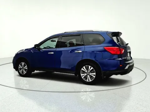 More photos of 2018 Nissan Pathfinder SL at CarWise Gurnee, IL