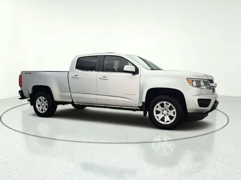 Photos of 2019 Chevrolet Colorado LT for sale in Gurnee, IL at CarWise Gurnee