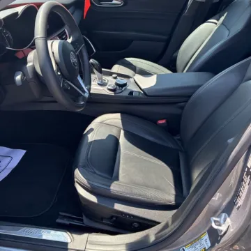 Another view of 2018 Alfa Romeo Giulia for sale in Gurnee, IL at CarWise Gurnee